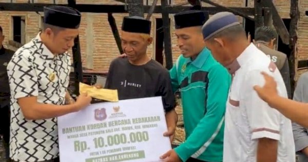 Bupati Enrekang Yusuf Ritangnga Salurkan Bantuan Baznas Ke Korban Bencana Kebakaran di Kecamatan Maiwa