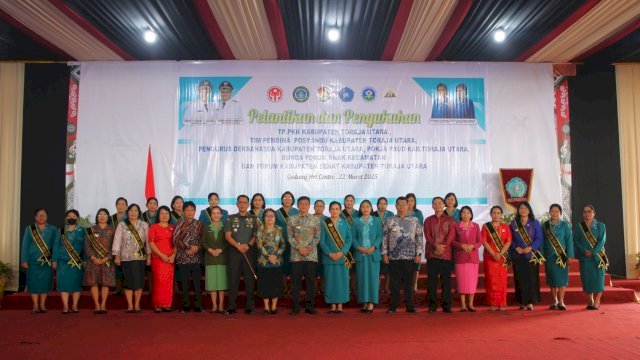 Pelantikan dan Pengukuhan TP-PKK Kabupaten Toraja Utara .