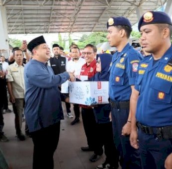 Bantu Petugas Lapangan, Pemkot Makassar Gandeng Swasta dan Komunitas Salurkan Ribuan Paket Sembako