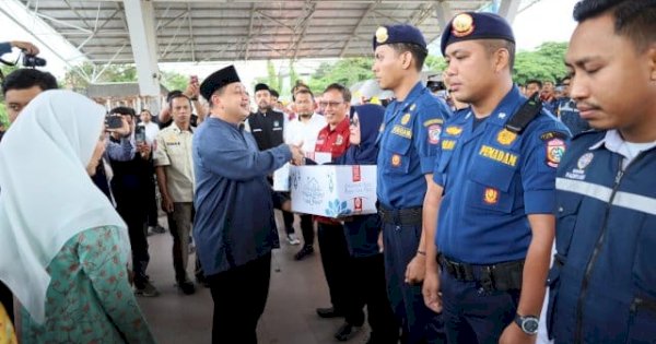 Bantu Petugas Lapangan, Pemkot Makassar Gandeng Swasta dan Komunitas Salurkan Ribuan Paket Sembako