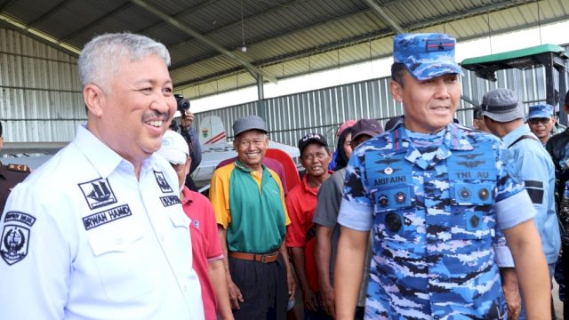 Komandan Lanud Sultan Hasanuddin, Marsma TNI Arifaini Nur Dwiyanto, Bersama Bupati Pinrang Irwan Hamid.