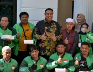 Diserahkan Bupati Maros Chaidir Syam, Ojol hingga Petugas Kebersihan Dapat Kado Lebaran dari Baznas