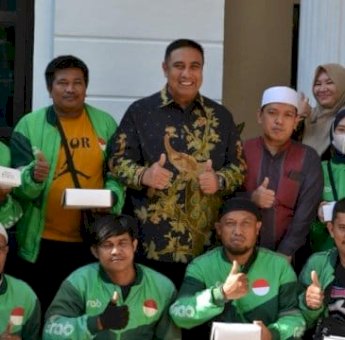 Diserahkan Bupati Maros Chaidir Syam, Ojol hingga Petugas Kebersihan Dapat Kado Lebaran dari Baznas