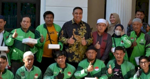 Diserahkan Bupati Maros Chaidir Syam, Ojol hingga Petugas Kebersihan Dapat Kado Lebaran dari Baznas