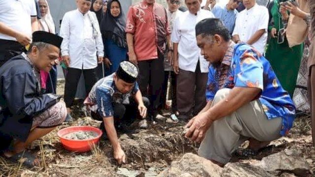 Dukung Pengembangan Sarana Ibadah, Wali Kota Parepare Tasming Hamid Hadiri Peletakan Batu Pertama Masjid Baburrahmah