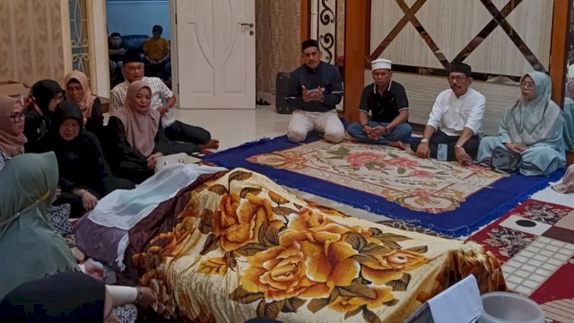 Anggota DPRD Sulsel, Mahmud, Melayat ke rumah duka.