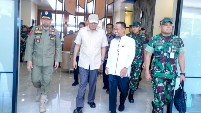 Gubernur Sulsel, Andi Sudirman Sulaiman Bersama Menteri Pertahanan RI, Sjafrie Sjamsoeddin.