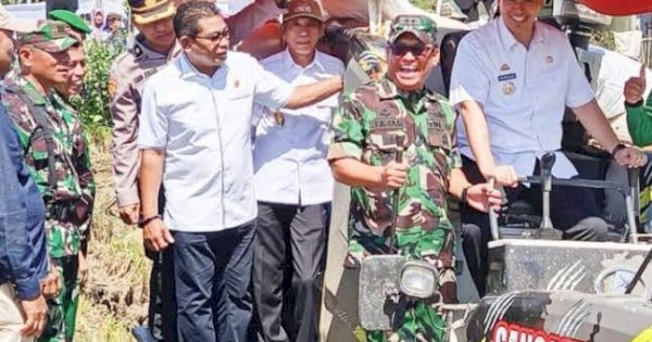 Ketua DPRD Haris Gani Bersama Bupati Pangkep Yusran Hadiri Panen Raya Padi di Labakkang