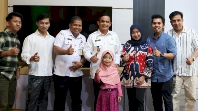 Wakil Bupati Pinrang, Sudirman Bungi, menerima audiensi dari jajaran UPT SDN 8 Pinrang.