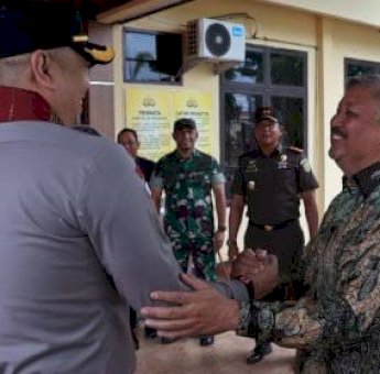 Bupati Irwan Hamid Hadiri Prosesi Lepas Sambut Kapolres Pinrang