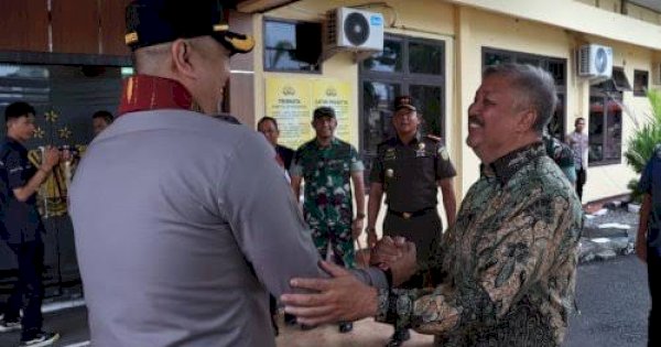 Bupati Irwan Hamid Hadiri Prosesi Lepas Sambut Kapolres Pinrang