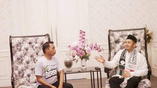 KH Muhammad Zaitun Rasmin saat bersiturahmi dengan Bupati Sidrap, H. Syaharuddin Alrif, di Rumah Jabatan Bupati.