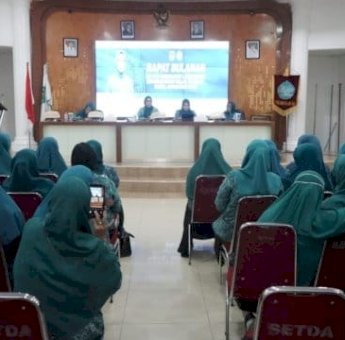 Pimpin Rapat Bulanan TP PKK, dr. Ani: Bekerja Ikhlas untuk Lutim