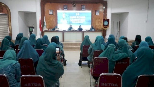 Pimpin Rapat Bulanan TP PKK, dr. Ani: Bekerja Ikhlas untuk Lutim