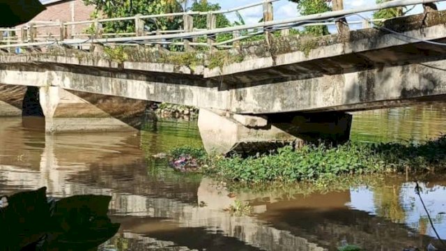 Jembatan Bila, Dusun Bila 1, Desa Tapporang, Kecamatan Batulappa, Pinrang.