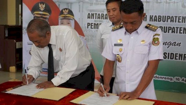 Bupati Sidrap H. Syaharuddin Alrif bersama Kepala Kejaksaan Negeri Sutikno MoU terkait pembinaan dan pengawasan dana desa tahun anggaran 2025.