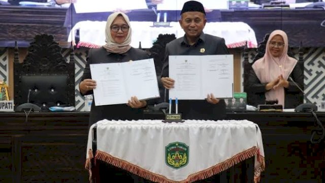 Wabup Puspawati dan DPRD Teken Nota Kesepakatan Ranwal RPJMD Lutim 2025&ndash;2029.