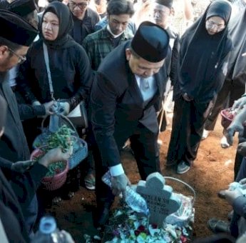 Suasana Haru Pelepasan Jenazah Anggota DPRD Makassar Ruslan Mahmud
