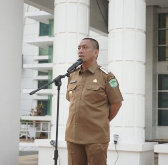 Bupati Lutim Ibas Tegaskan Pentingnya Kedisplinan Atribut Pakaian