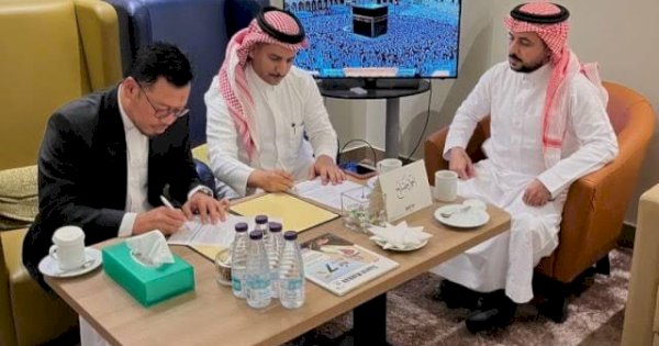 Dewan Pembina KTIH Muzayyin Arif Teken MoU dengan Park Inn Rodisson di Makkah