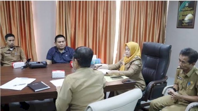 Wakil Bupati Sidrap, Nurkanaah, memimpin rapat koordinasi bersama sejumlah perwakilan PT/CV atau penyedia jasa.