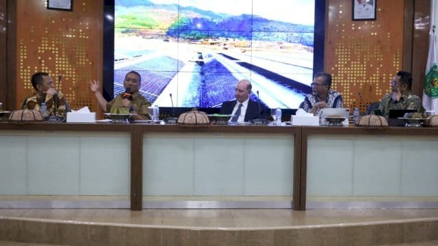 Bupati LuTim Irwan Gelar Audiensi dengan Calon Investor.