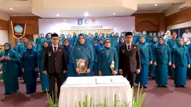 Bupati Soppeng, H. Suwardi Haseng, SE., melantik pengurus TP PKK dan Dekranasda Kabupaten Soppeng.