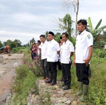 Bupati Irwan Tinjau Bendungan Jebol di Kalatiri, Soroti Kualitas Material Proyek-Minta Kontraktor Tanggungjawab