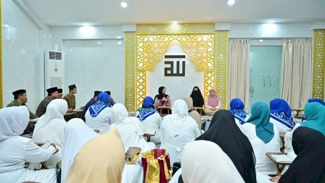 Wagub Sulsel Fatmawati Rusdi, kembali menghidupkan kegiatan pengajian/pembelajaran Islam rutin di Rujabnya.