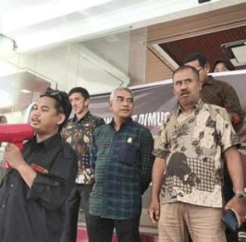 DPRD Makassar Terima Peserta Unjuk Rasa soal Dugaan Praktik LGBT di THM Helen&rsquo;s Play