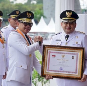 Selamat! Wali Kota Munafri Terima Penghargaan di Puncak Hari OTDA XXIX