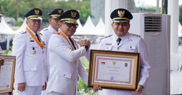 Selamat! Wali Kota Munafri Terima Penghargaan di Puncak Hari OTDA XXIX