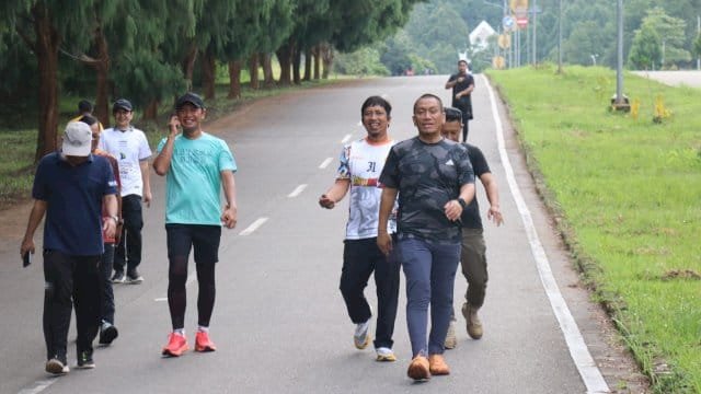 Minggu Pagi, Bupati Ibas Olahraga Sambil Tinjau Fasilitas Umum Jelang HUT Lutim ke-22