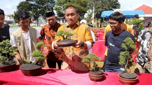 Bupati Irwan Tutup Pameran Bonsai Jilid II.