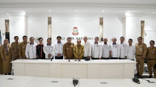 Wali Kota Makassar, Munafri Arifuddin, saat menerima audiensi Lembaga Tripartit Kota Makassar dan panitia May Day 2025, di Balai Kota.
