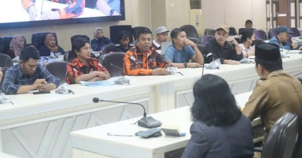 Komisi D DPRD Makassar Gelar RDP Bahas PHK Massal PT Wahyu Pradana Binamulia