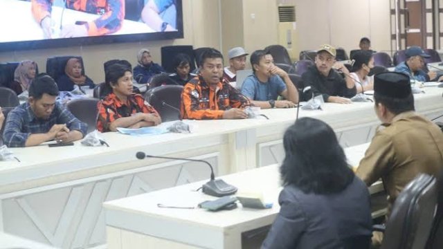 Komisi D DPRD Makassar Gelar RDP Bahas PHK Massal PT Wahyu Pradana Binamulia