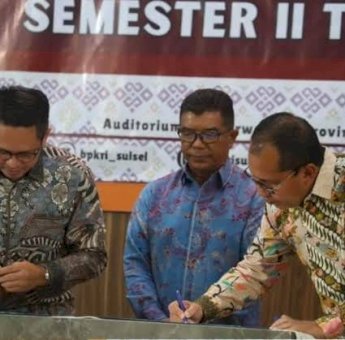 Ketua DPRD Makassar Supratman dan Danny Pomanto Terima LHPK dari BPK Sulsel
