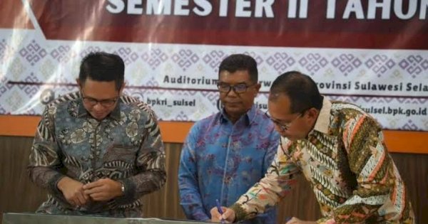 Ketua DPRD Makassar Supratman dan Danny Pomanto Terima LHPK dari BPK Sulsel