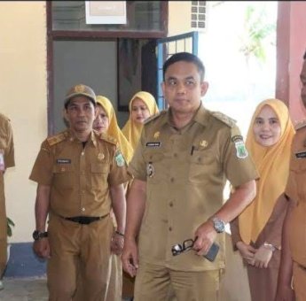 Wabup Sudirman Bungi Sidak Dua OPD Pinrang, Tekankan Disiplin Pegawai