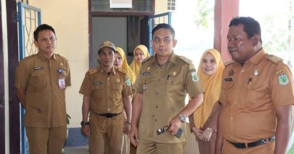 Wabup Sudirman Bungi Sidak Dua OPD Pinrang, Tekankan Disiplin Pegawai