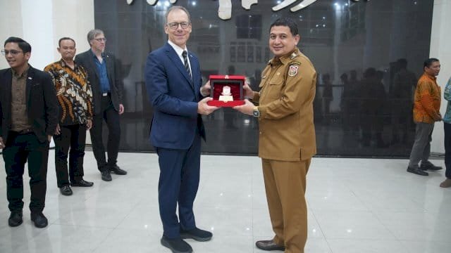 Wali Kota Makassar, Munafri Arifuddin alias Appi menerima kunjungan kehormatan Duta Besar Swiss untuk Indonesia, H.E. Olivier Zehnder.