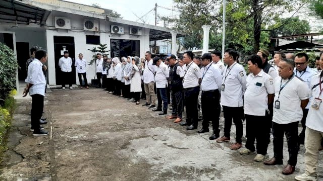 Pejabat Pelaksana Tugas (Plt) Direktur Utama Perumda Parkir Makassar, Adi Rasyid Ali, saat serah terima jabatan.