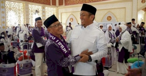 Penuh Haru, Bupati Irwan Lepas 149 Jamaah Calon Haji Lutim Tahun 2025