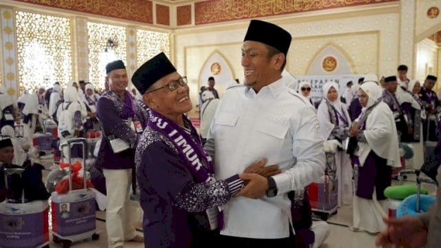 Bupati Luwu Timur, H. Irwan Bachri Syam secara resmi melepas Jamaah Calon Haji (JCH) asal Luwu Timur.