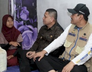 Gus Ipul Tinjau Rumah Naila yang Bikin Presiden Terharu, Pastikan Relokasi Berjalan Cepat