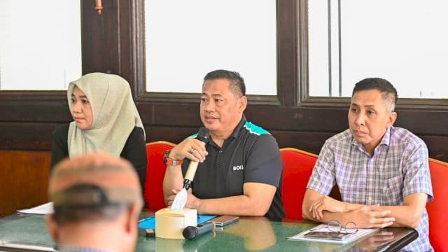 Plt Dirut Hamzah Ahmad, Plt Dirkeu Nanang Supriyatno dan Kabag Humas PDAM Fazad Azizah.