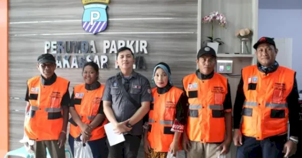 Pembenahan di Perumda Parkir Makassar, Siapkan Sertifikasi dan Beri Rompi Baru Berwarna Kuning bagi Jukir