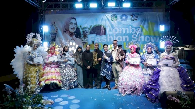 Bupati Lutim Ibas Buka Lomba Fashion Show Daur Ulang.