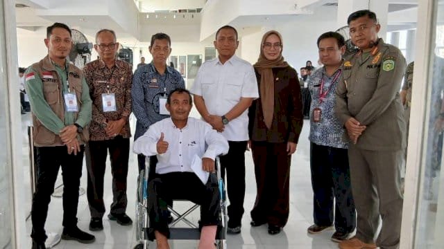 Bupati Luwu Timur, Ir. H. Irwan Bachri Syam, ST. IPM, melakukan peninjauan langsung terhadap pelaksanaan Tes PPPK Tahap II.